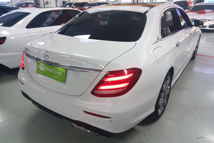 奔驰E级 2016款 E 300 L 运动豪华型车身外观7
