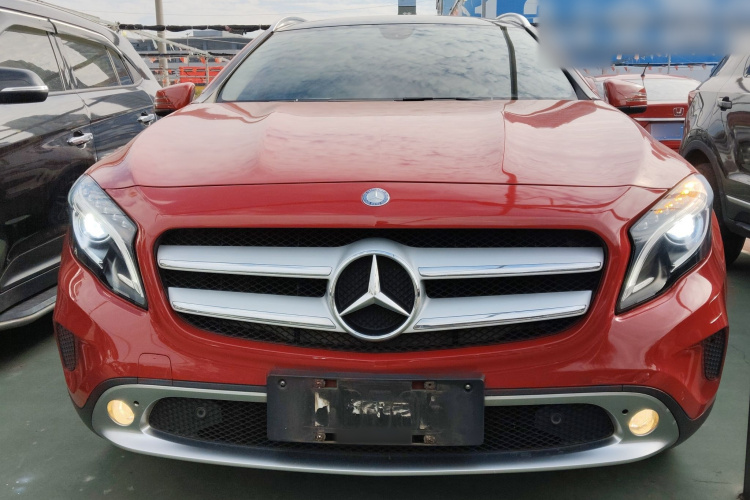 奔驰GLA 2015款 GLA 200 时尚型车身外观2