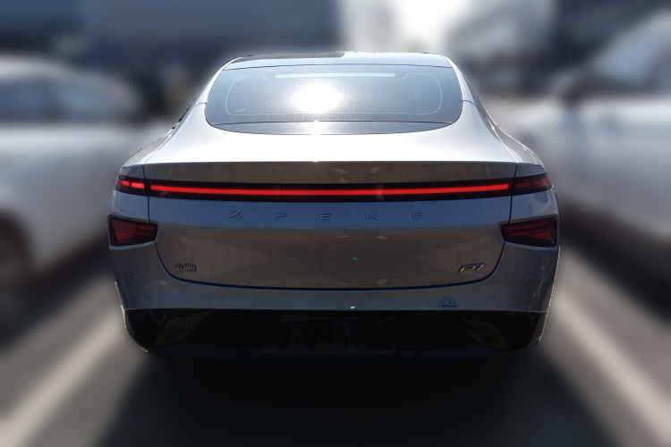 小鹏P7 2020款 586N车身外观6