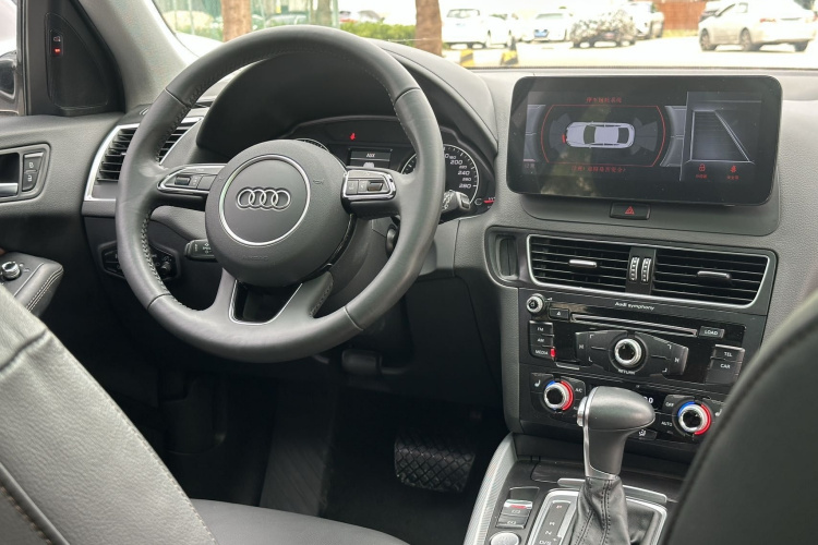 奥迪Q5 2018款 典藏版 40 TFSI 技术型中控内饰7002