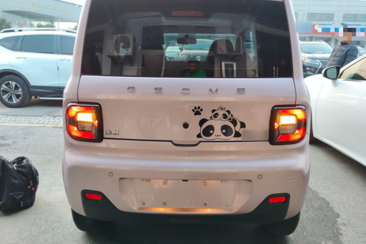 吉利银河 2023款 熊猫mini 200km 耐力熊车身外观6