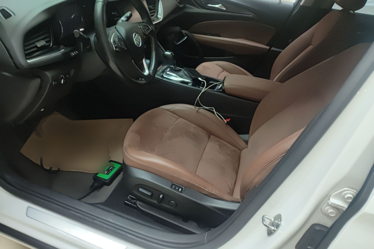 别克 君威 2017款 28T 尊享型中控内饰19