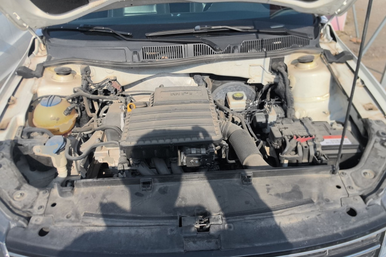 大众 朗逸 2017款 1.6L 自动舒适版机舱底盘24