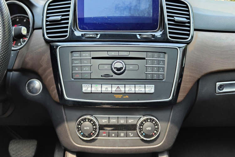 奔驰GLE 2016款 GLE 320 4MATIC 动感型中控内饰7004