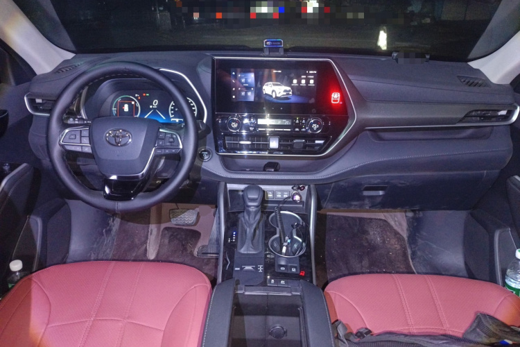 丰田 汉兰达 2024款 2.5L智能电混双擎两驱精英版 5座中控内饰12