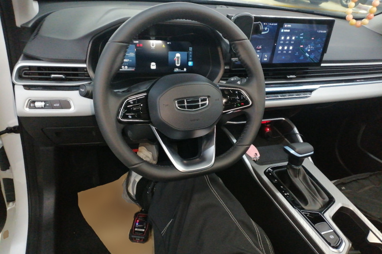 吉利汽车 帝豪 2023款 第4代冠军版 1.5L CVT旗舰型中控内饰13