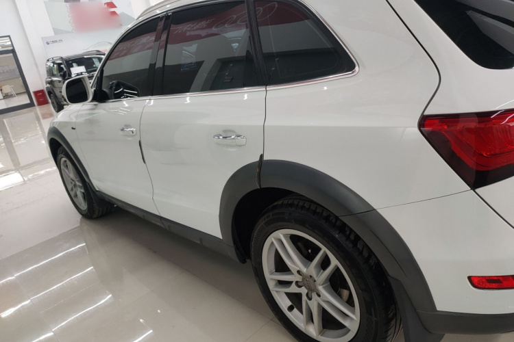 奥迪Q5 2017款 Plus 40 TFSI 技术型车身外观4