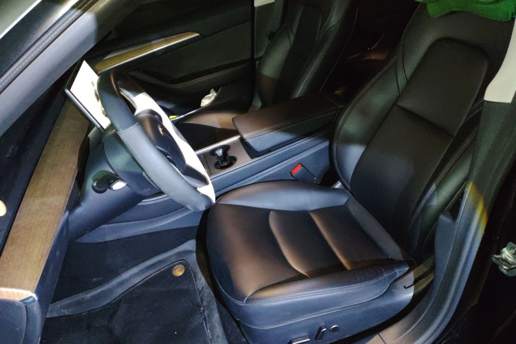 特斯拉 Model 3 2022款 后轮驱动版中控内饰19
