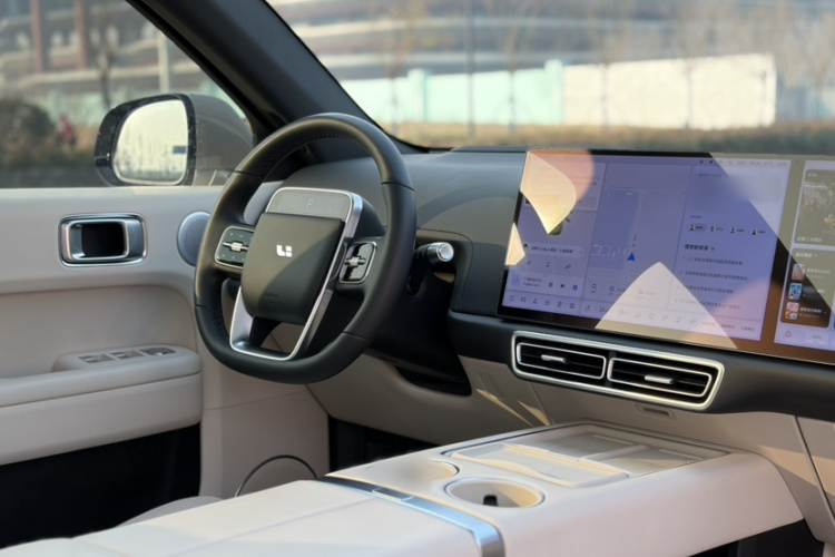 理想汽车 理想L6 2024款 Max中控内饰7006