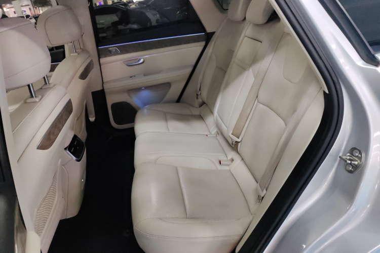 鸿蒙智行 问界M5 2022款 增程四驱旗舰版中控内饰7004