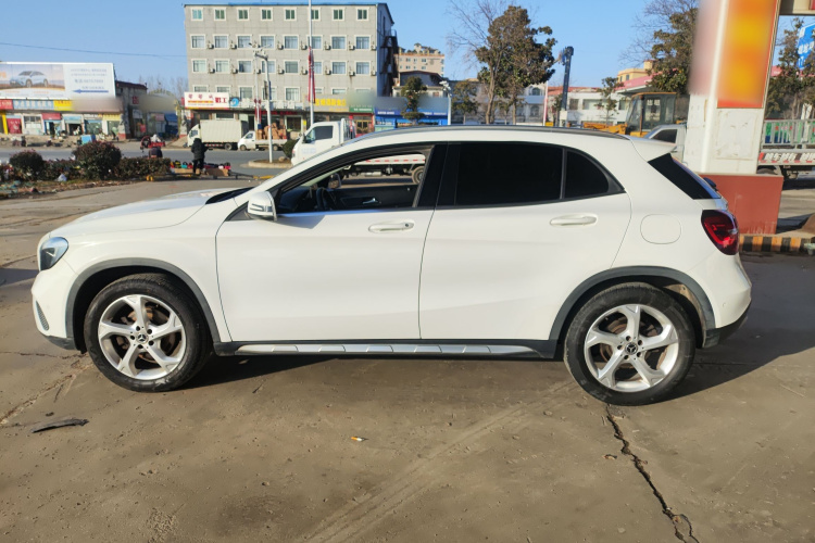 奔驰GLA 2019款 GLA 200 动感型车身外观4