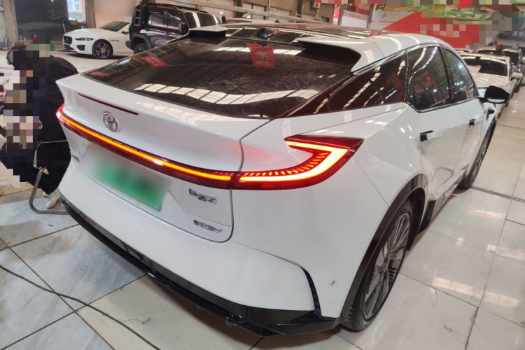 丰田bZ5 2025款 550 PRO智行版车身外观7