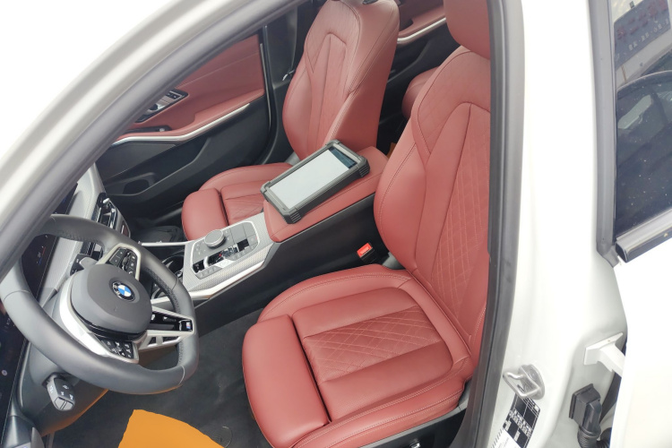 宝马3系 2025款 330Li 尊享型 M运动曜夜套装局部细节19