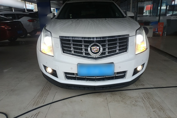 凯迪拉克SRX 2014款 3.0L 豪华型车身外观2