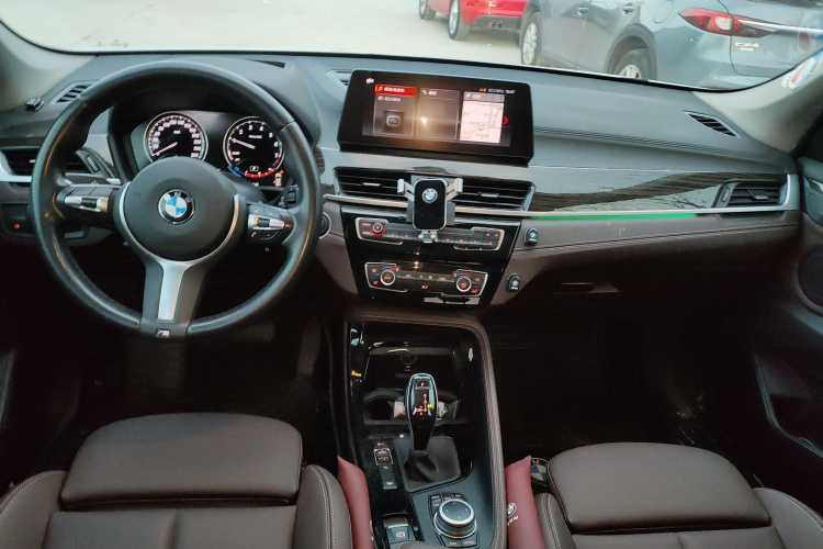 宝马X1 2020款 xDrive25Li 尊享型中控内饰12