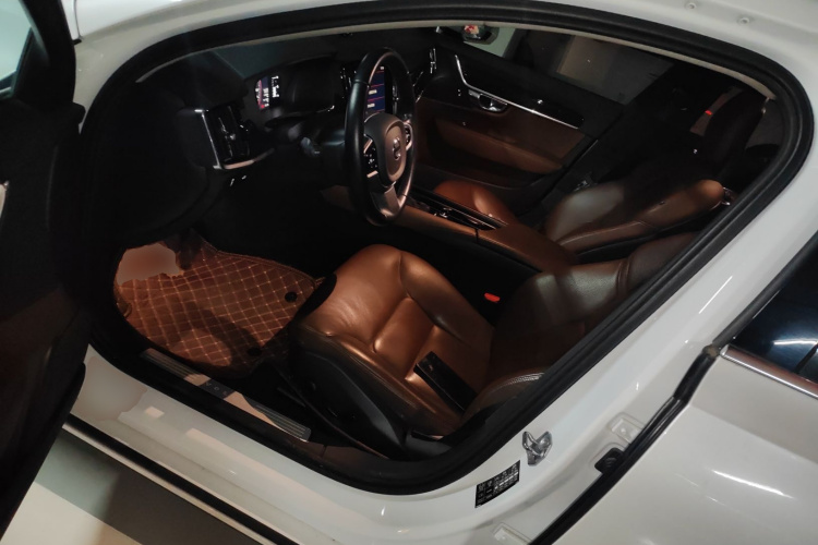 沃尔沃S90 2017款 T4 智远版中控内饰19