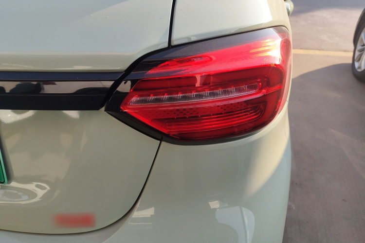 零跑汽车 零跑T03 2021款 400豪华Pro版车身外观9