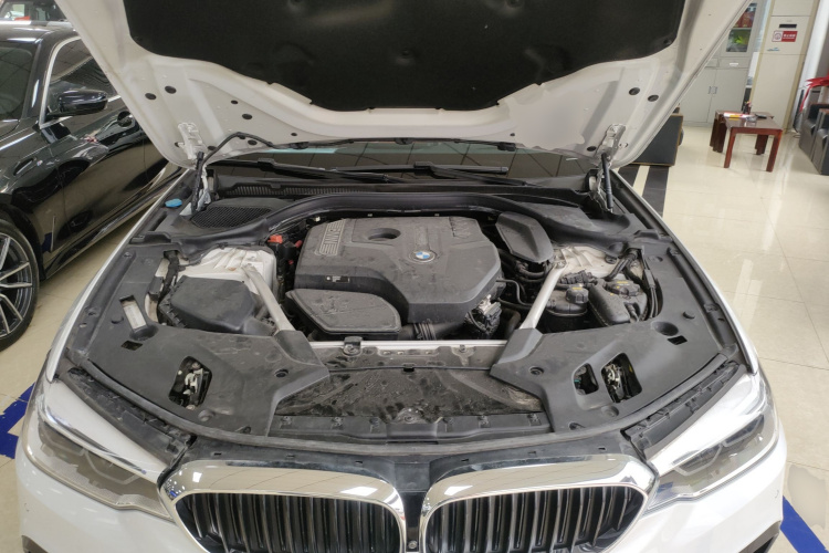 宝马5系 2020款 530Li 尊享型 M运动套装机舱底盘24