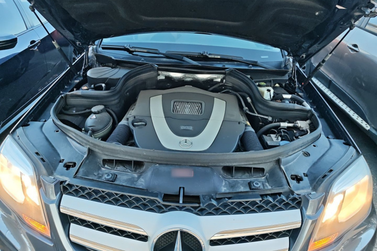 奔驰GLK级 2013款 GLK 300 4MATIC 动感天窗型机舱底盘24