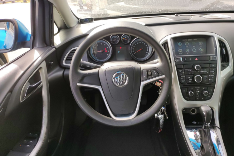 别克 英朗 2014款 XT 1.6L 自动时尚版中控内饰13