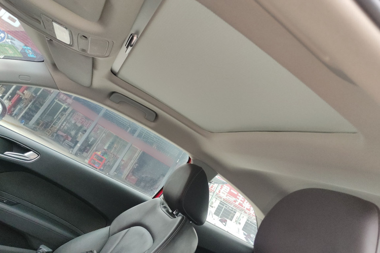 奥迪A1 2014款 30 TFSI 舒适型中控内饰22