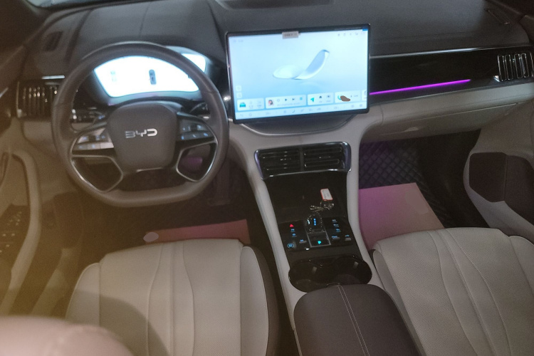 比亚迪 宋PLUS新能源 2025款 EV 智驾版 520km 尊贵型中控内饰12