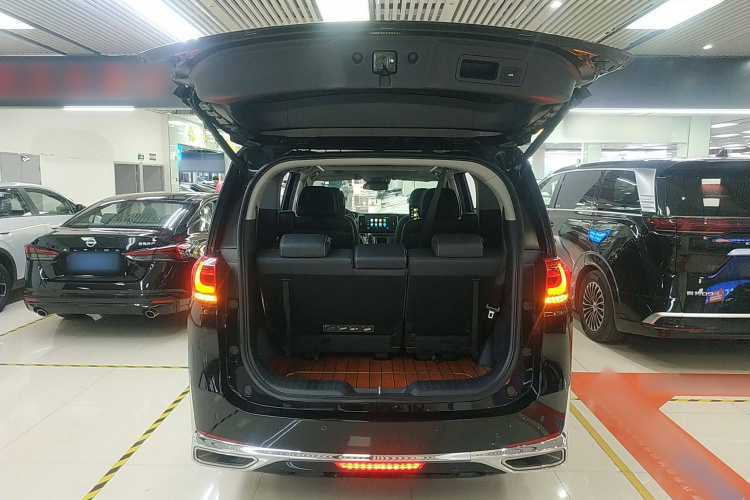 广汽传祺 传祺M8 2021款 领秀系列 390T 旗舰版机舱底盘23