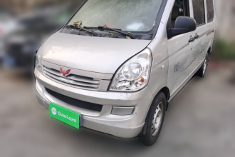 五菱汽车 五菱荣光S 2022款 1.2L标准型助力版5座LSI