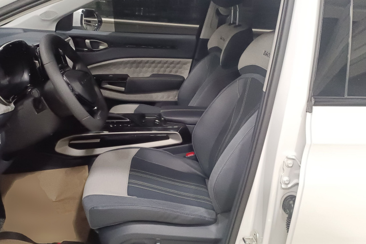 宝骏RM-5 2019款 1.5T CVT 24小时在线豪华型 6座中控内饰19