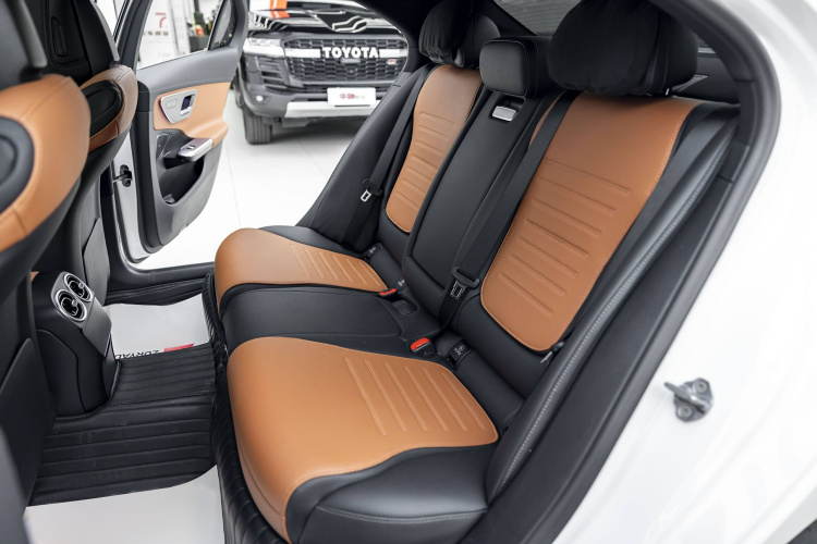 奔驰C级 2023款 改款 C 200 L 运动版中控内饰7005