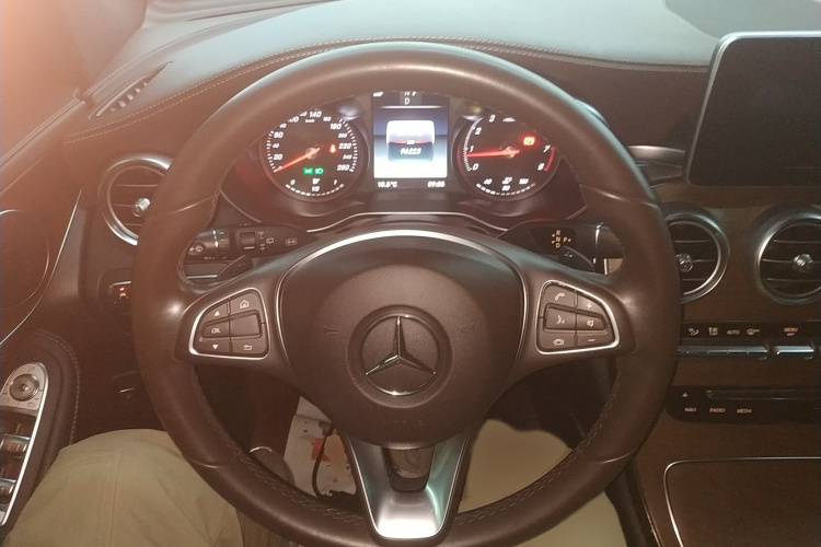 奔驰GLC 2018款 改款 GLC 300 4MATIC 动感型局部细节13
