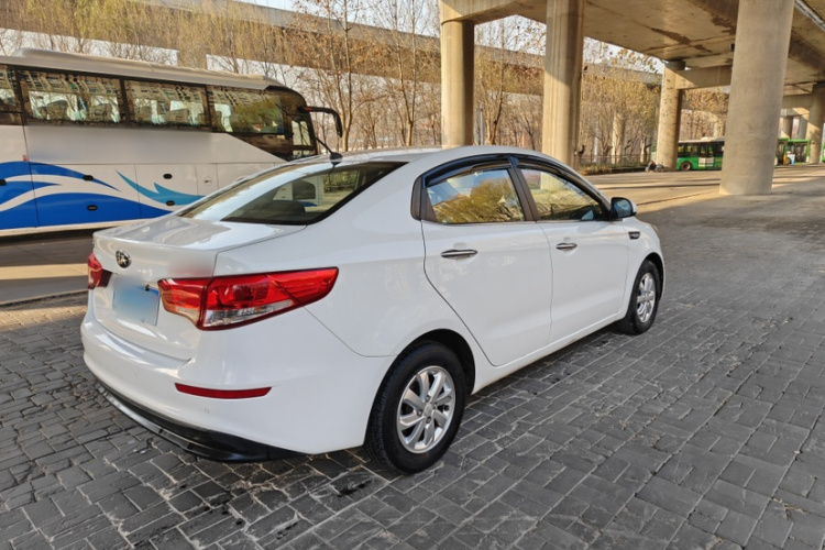 起亚K2 2015款 三厢 1.4L MT GLS车身外观6002