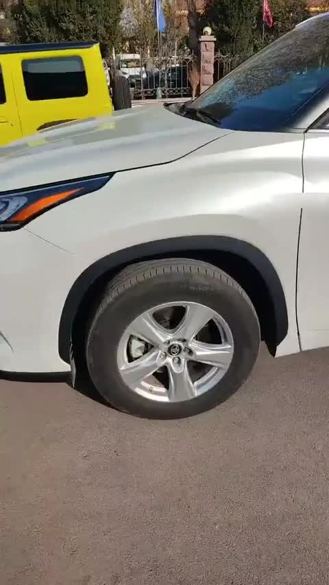 丰田 汉兰达 2023款 2.5L智能电混双擎两驱精英版 5座讲解2