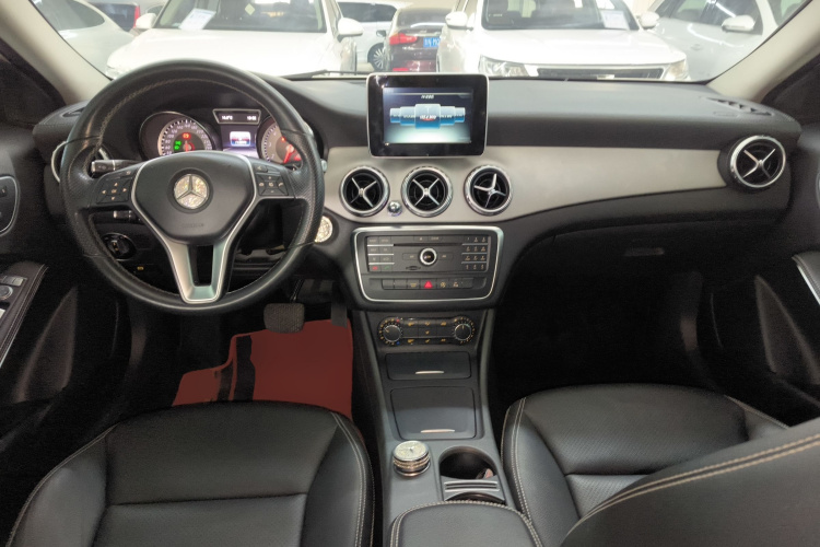 奔驰GLA 2016款 GLA 200 时尚型中控内饰12