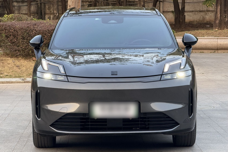 领克08 EM-P 2023款 120km 长续航Halo车身外观2