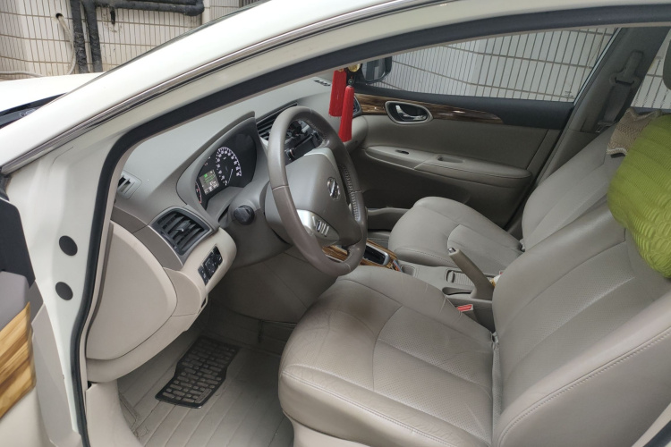 日产 轩逸 2014款 1.6XV CVT尊享版中控内饰7003