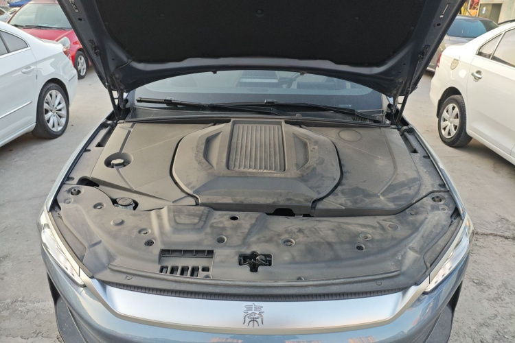 比亚迪 秦PLUS 2024款 荣耀版 EV 510KM领先型机舱底盘24