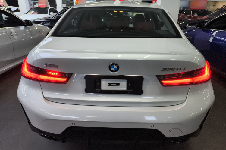 宝马3系 2025款 330Li M运动曜夜套装车身外观6