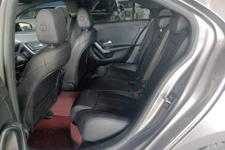 奔驰A级 2020款 改款 A 180 L 运动轿车特殊配置中控内饰7004