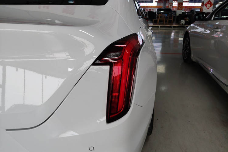 凯迪拉克CT4 2023款 28T 豪华型车身外观9