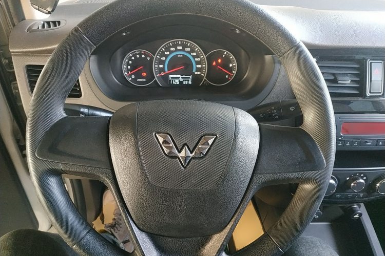 五菱汽车 五菱荣光V 2019款 1.5L标准型国VI LAR中控内饰13