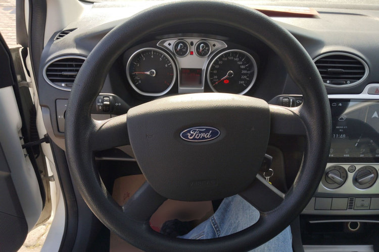 福特 福克斯 2013款 两厢经典 1.8L 手动基本型中控内饰13