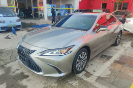 雷克萨斯ES 2022款 200 卓越版