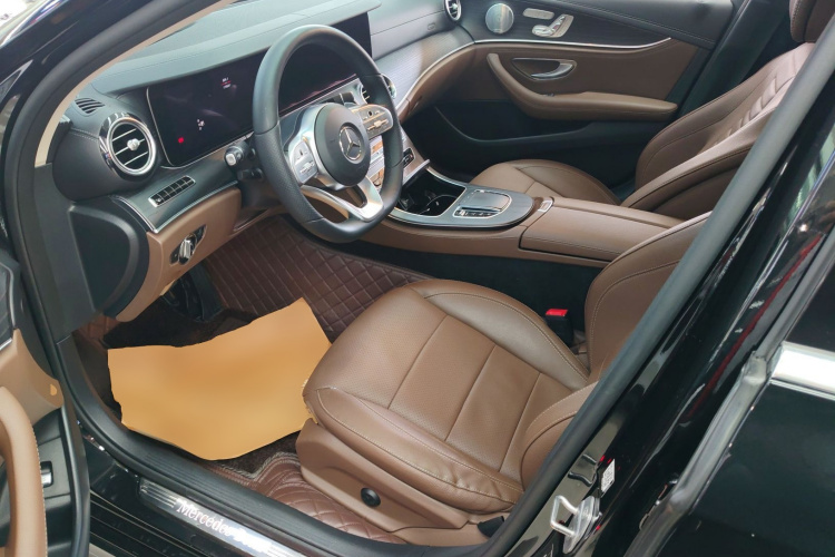 奔驰E级 2020款 改款 E 300 L 运动殊享版中控内饰20