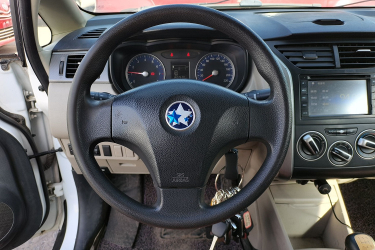 启辰R50 2015款 1.6L 手动时尚版中控内饰13