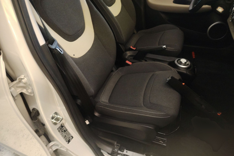 五菱汽车 五菱缤果 2023款 203km 轻享款局部细节41