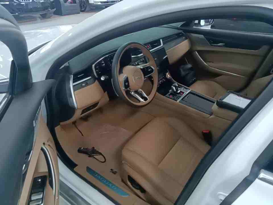 捷豹XFL左侧前座椅细节