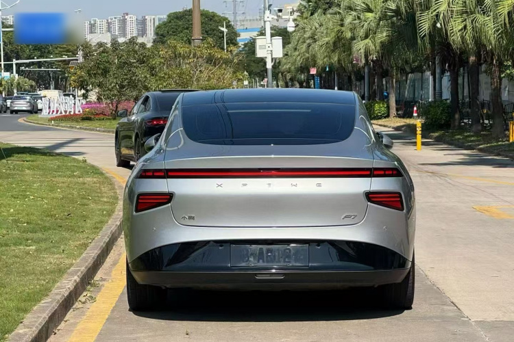 小鹏P7 2020款 586E车身外观6