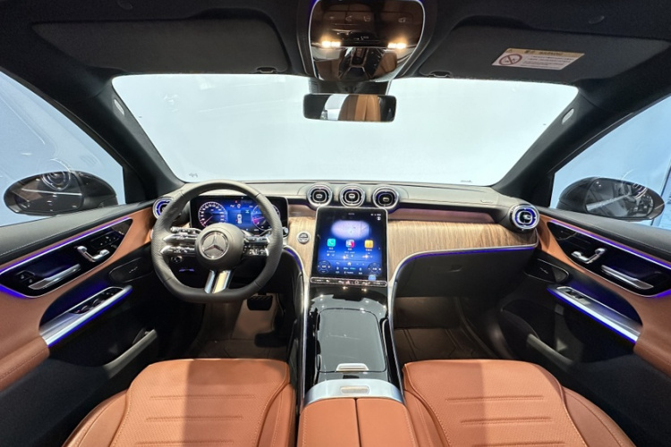奔驰GLC 2025款 改款 GLC 300 L 4MATIC 动感型 5座中控内饰7001