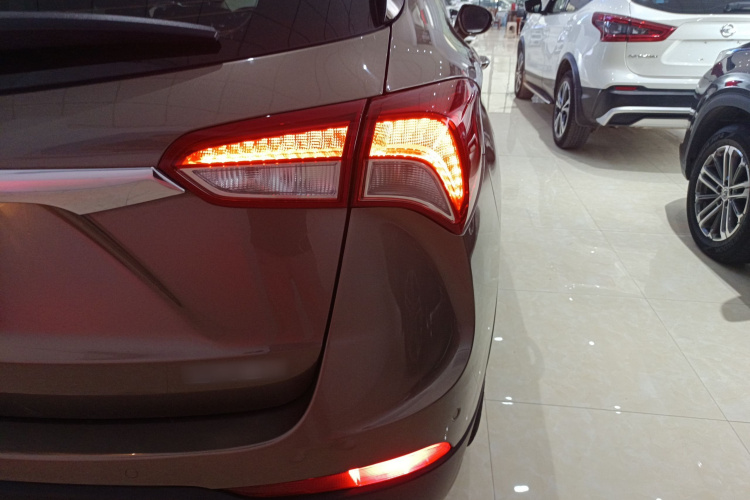 别克 昂科威 2019款 20T 两驱精英型 国VI车身外观9